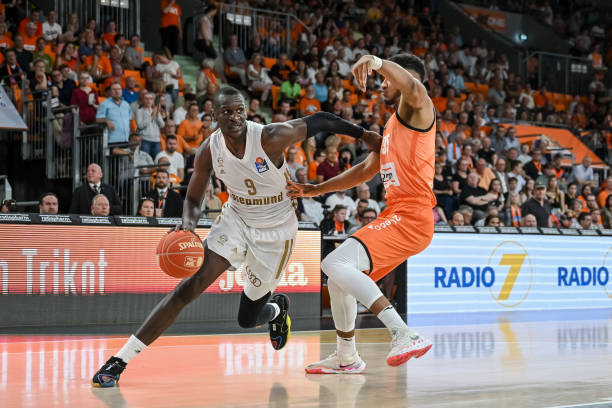 双案遇阻 双案遇阻